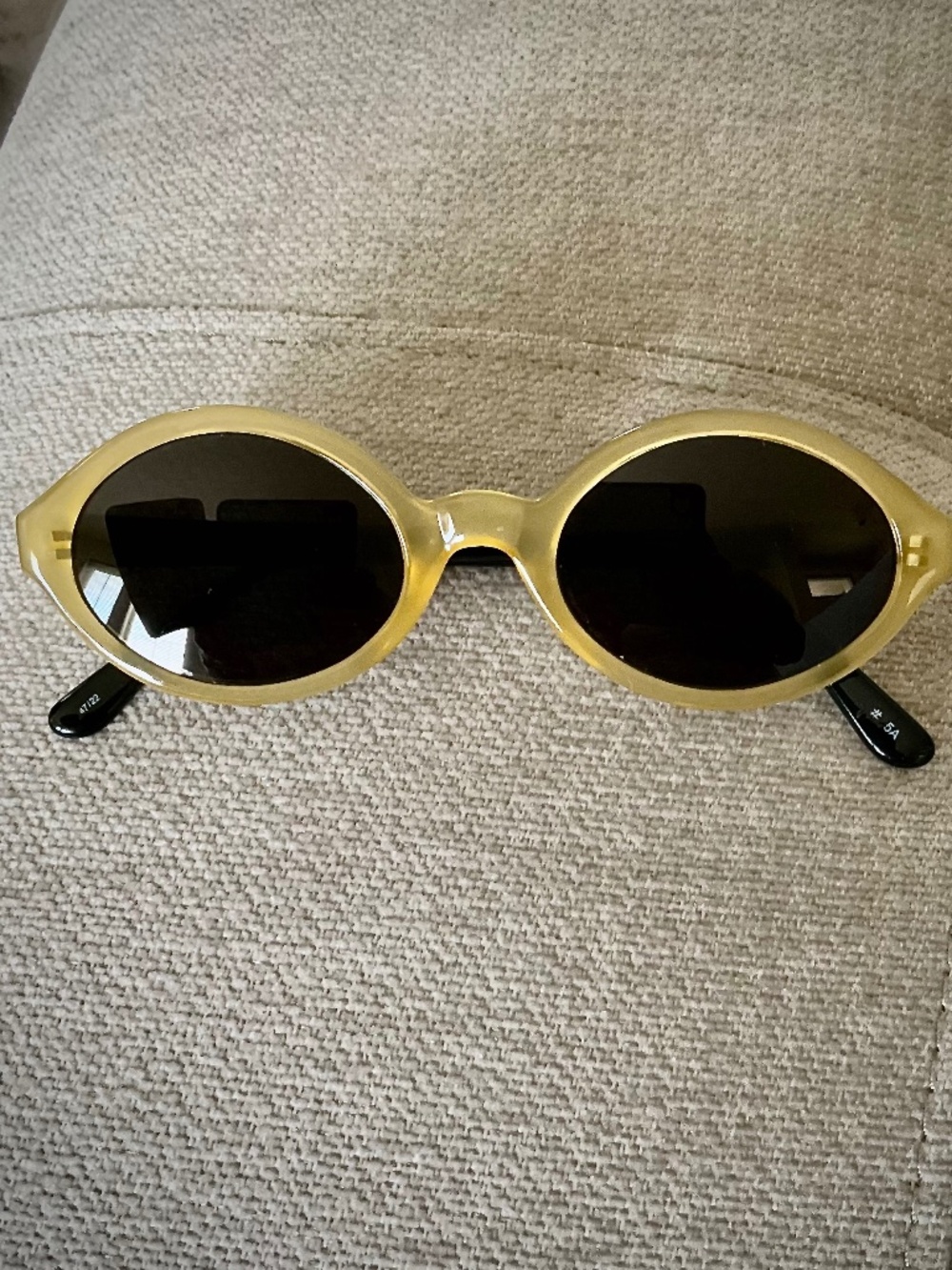 VINTAGE  "ADRIENNE VITTADINI" Oval Sunglasses in Translucent Honey/Amber Lens